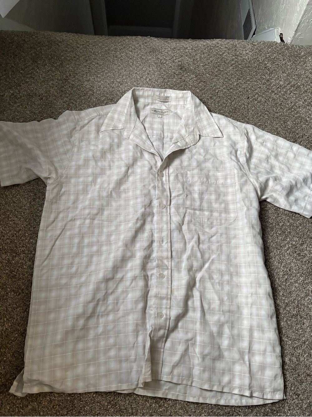Eighty Eight Men's Short-Sleeve Button-Down in Light Plaid